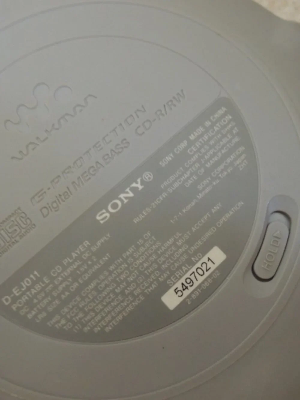 Sony D-EJ011 CD Player Silver CD-R/RW Walkman Disc Player + Over Ear Headphones